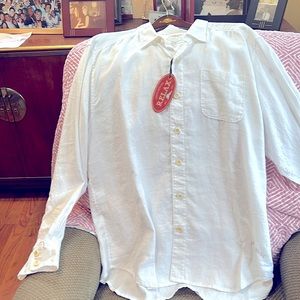 White 100% long sleeve,  relaxed 100% linen XL shirt. Chest pocket. Buttoned.